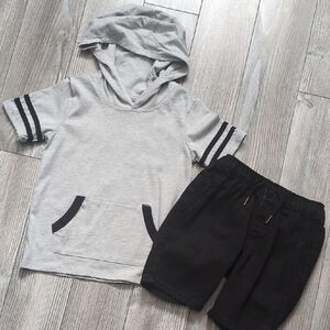 Hudson Light Gray Hooded Tee & Black Shorts Set 5T